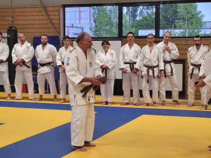 Image de l'actu 'CE 19/05/2023, NOTRE PRESIDENT D'HONNEUR ET FONDATEUR DU CLUB OBTIENT SA CEINTURE NOIRE A 84 ANS'